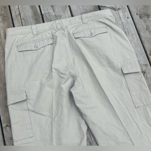 Cabela's Beige Classic Fit Cargo Pants with Durable Design 40x30 - Picture 6 of 7